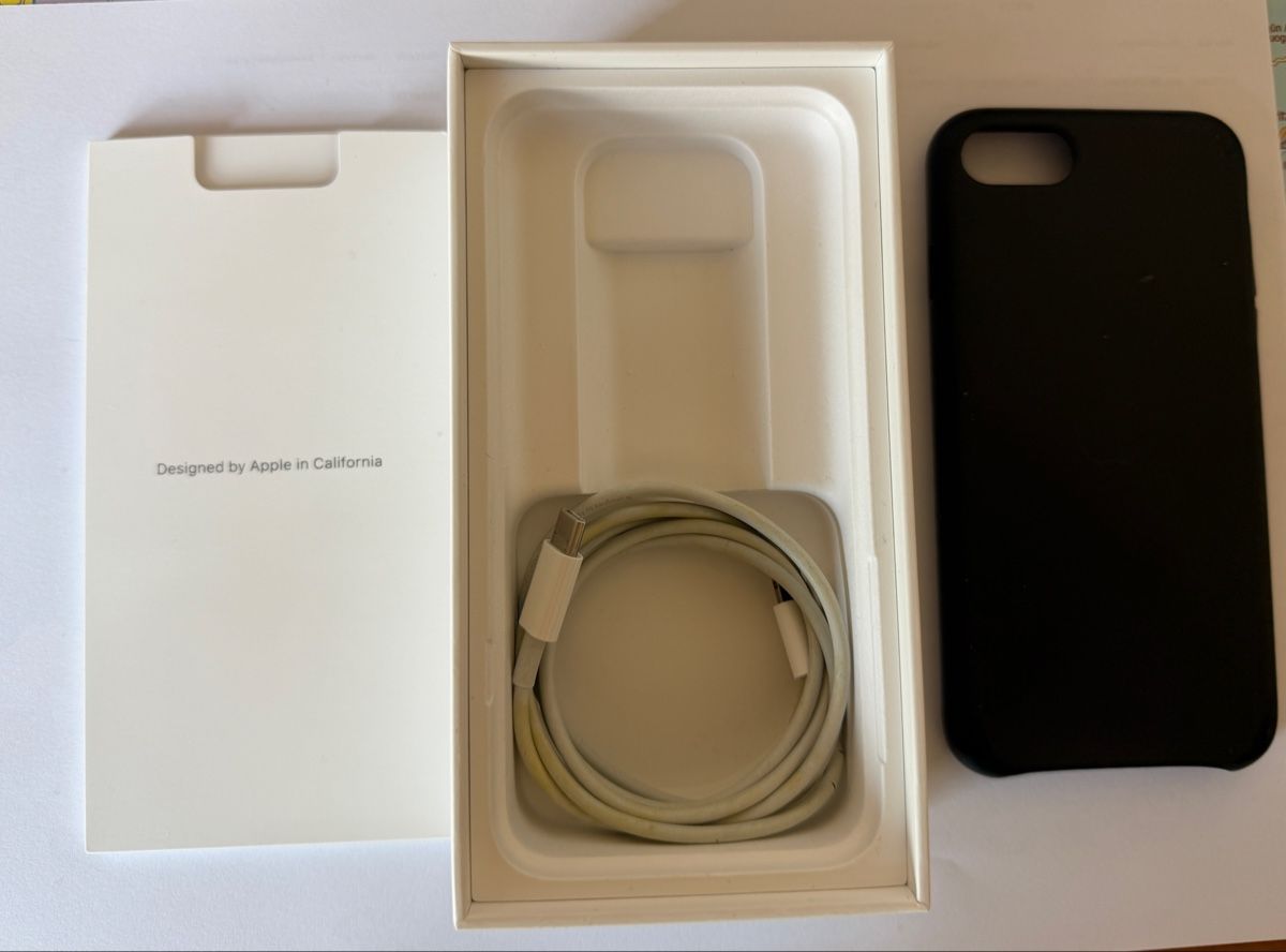 Apple Handys / Smartphones: iPhone SE (2020) 128GB, Schwarz – Gebraucht aus Muntelier von Oli1981 4