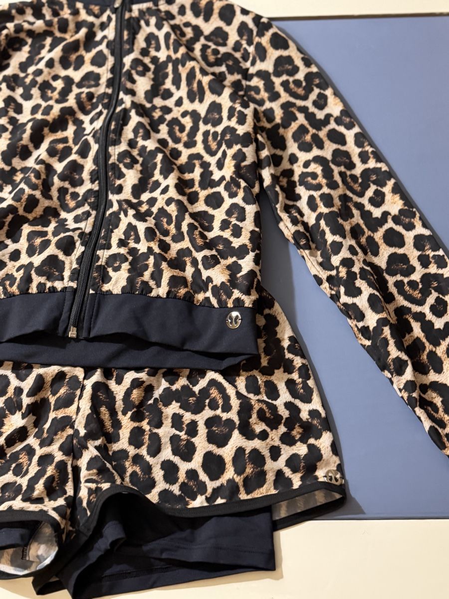 Kleiderpakete: Leopard Print Tracksuit Set Size S – Gebraucht aus Winterthur von adriana_1000