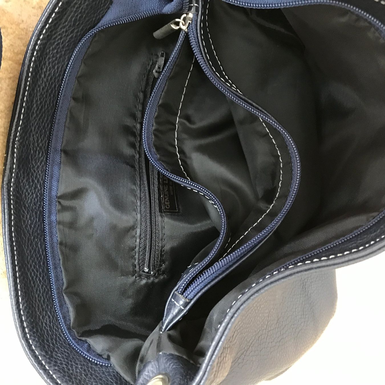Taschen für Damen: LEDER-Tasche, d.blau / mit Schulterriremen und Innenfächern – Gebraucht aus Dübendorf von nerino03 1