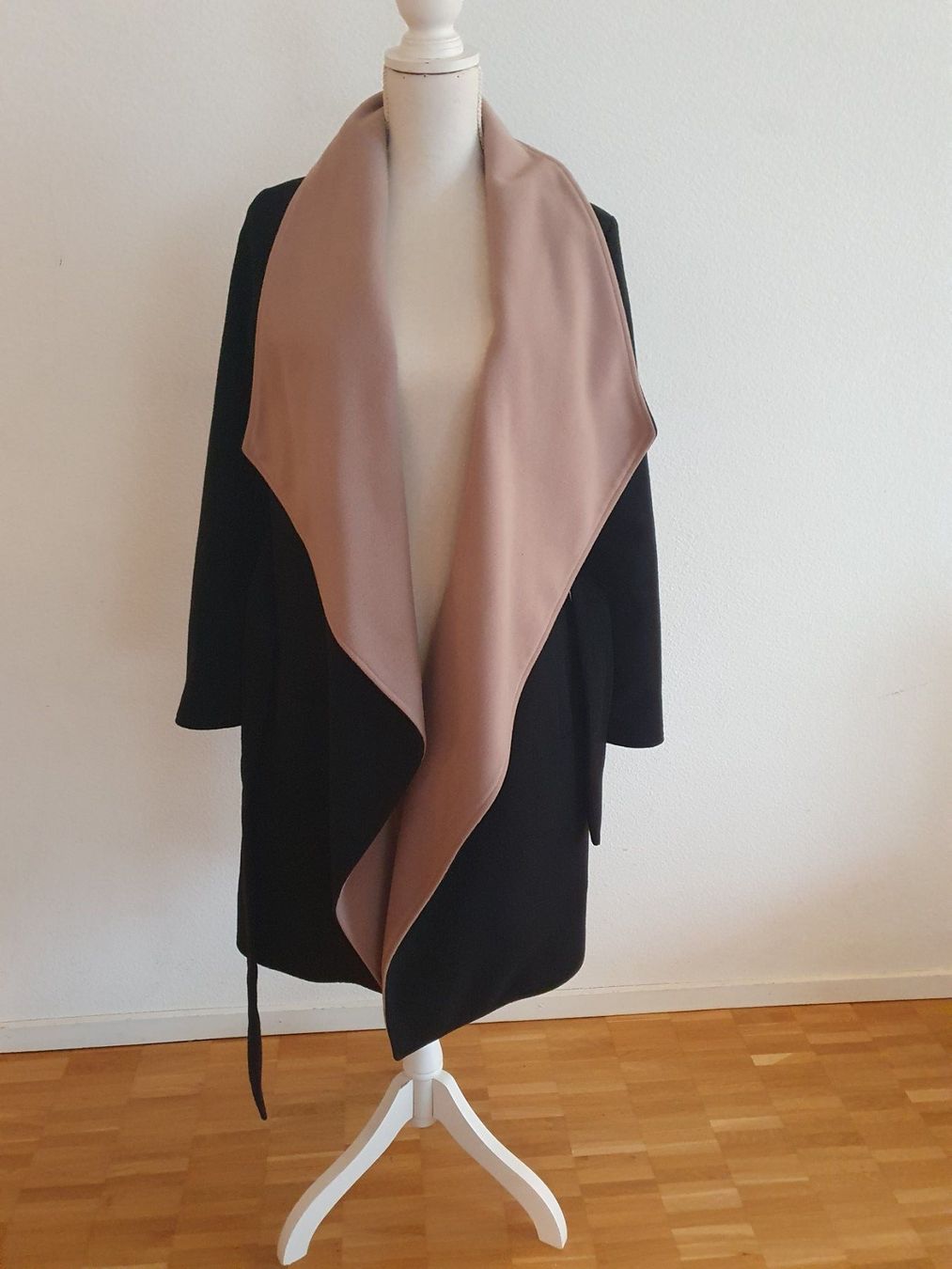 Cappotti: Schicker Damenmantel schwarz beige Gr. 40 – Usato da Glattpark(Opfikon) venduto da bar_p2wj 2