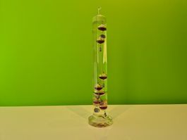 Galileo Thermometer aus Glas
