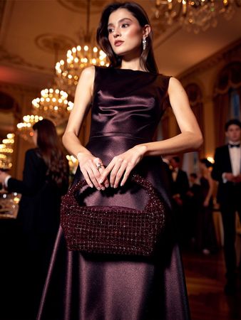 Wunderschöne Handtasche aus Kristallperlen in bordeaux