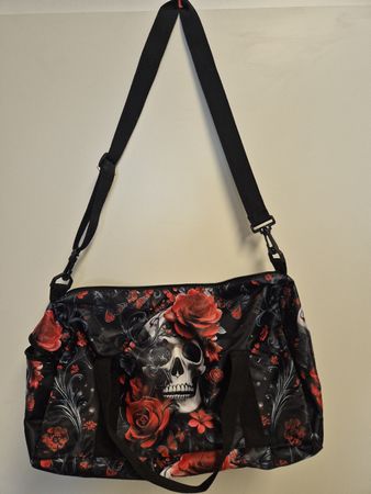 Coole Totenkopf Reisetasche / Sporttasche mit Rosen!