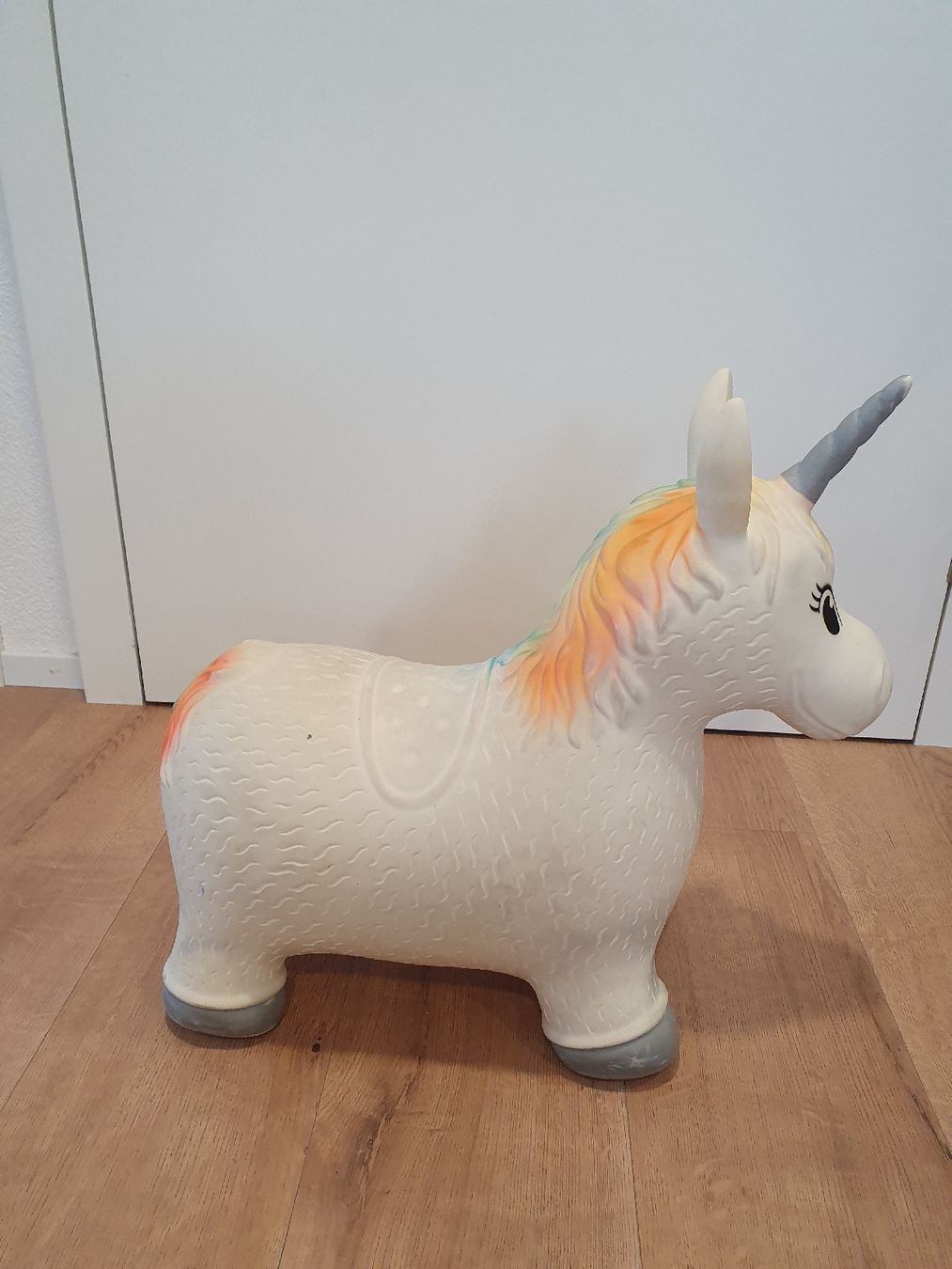 Giocattoli: Hüpftier Einhorn Hüfeinhorn Regenbogen – Usato da Niederönz venduto da STI88 2