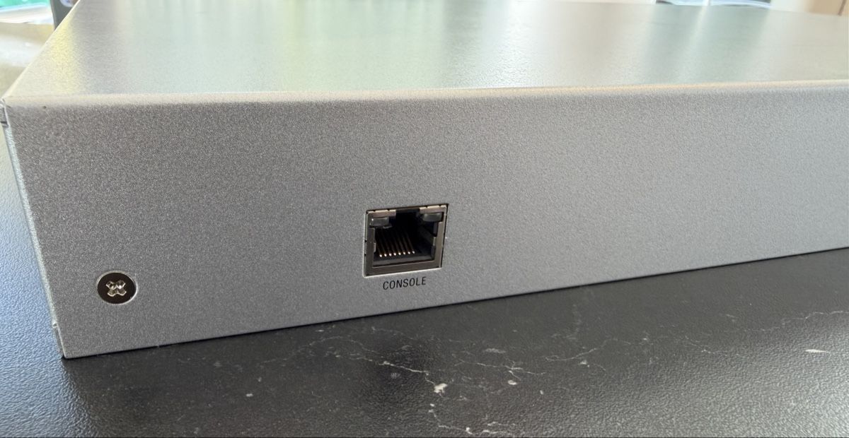 Ubiquiti Racks & Ständer: UniFi Switch 24 250W POE – Gebraucht aus Egliswil von HolgerHermann 2