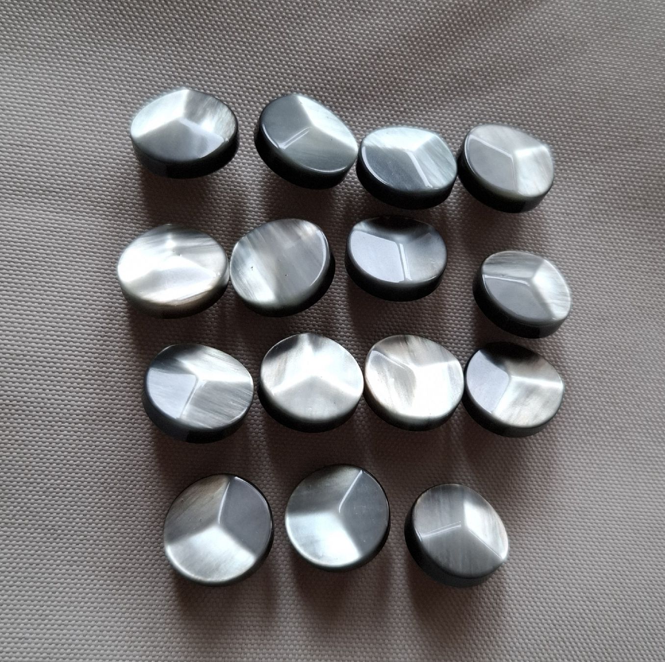 Knöpfe: 15 Stück Knöpfe, Perlmuttoptik, 13 mm. – Neu (gemäss Beschreibung) aus Dietikon von Hirschkopf 3