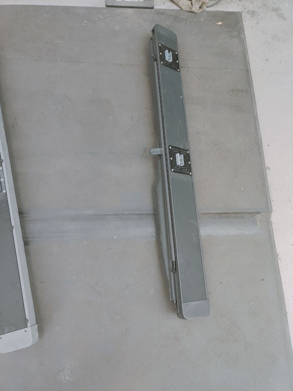 Mercedes-Benz Tutti pezzi di ricambio auto: Mercedes W210 Kofferraumabdeckung Rollo – Usato da Egnach venduto da MAKIdesign 1