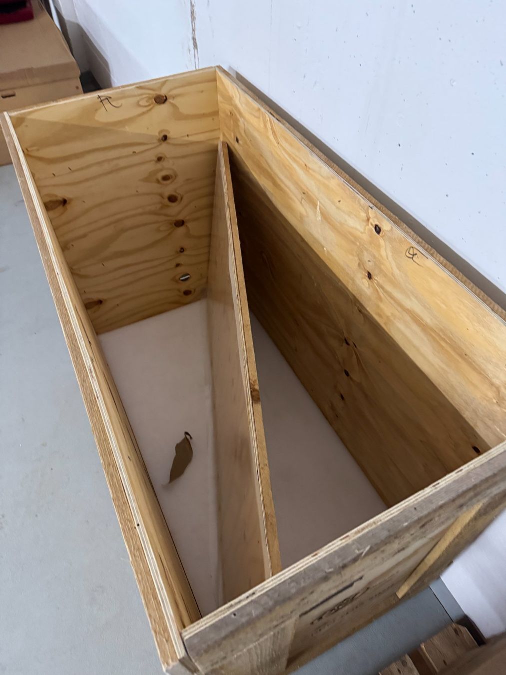 Casse di trasporto: Heavy-Duty Custom Shipping Crate – Usato da Luzern venduto da Antiquesonline 2