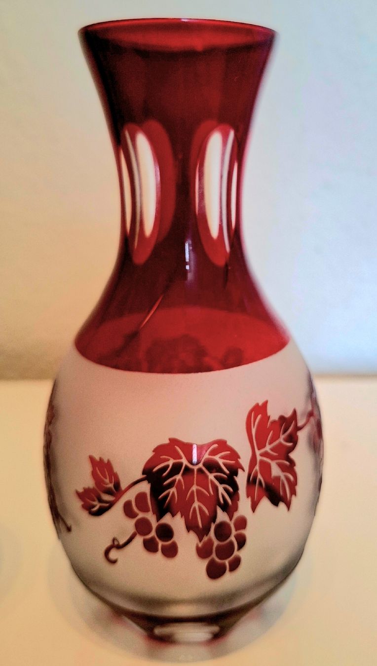 Caraffe: Karaffe mit 2 Bechern Sakeglas-Set Traubenmotiv Rot Rubinrot – Usato da Zürich venduto da y.seiler 1