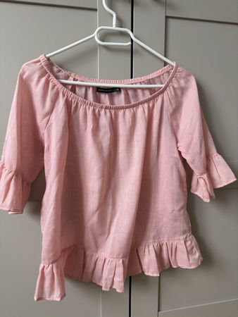 Sommerbluse in Rosa mit Rüschen, neuwertig