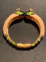 Traditioneller indischer Armreif mit Pfauen, Emaille, Perlen