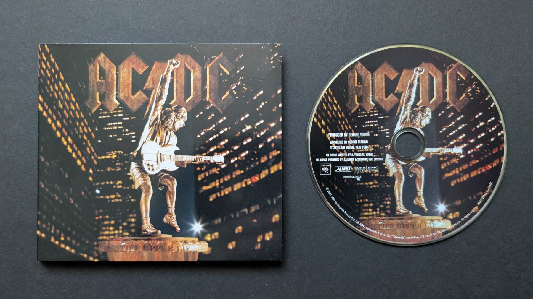 CDs: AC/DC | Stiff Upper Lip | CD – D'occasion à Bottmingen par dan_c5wb