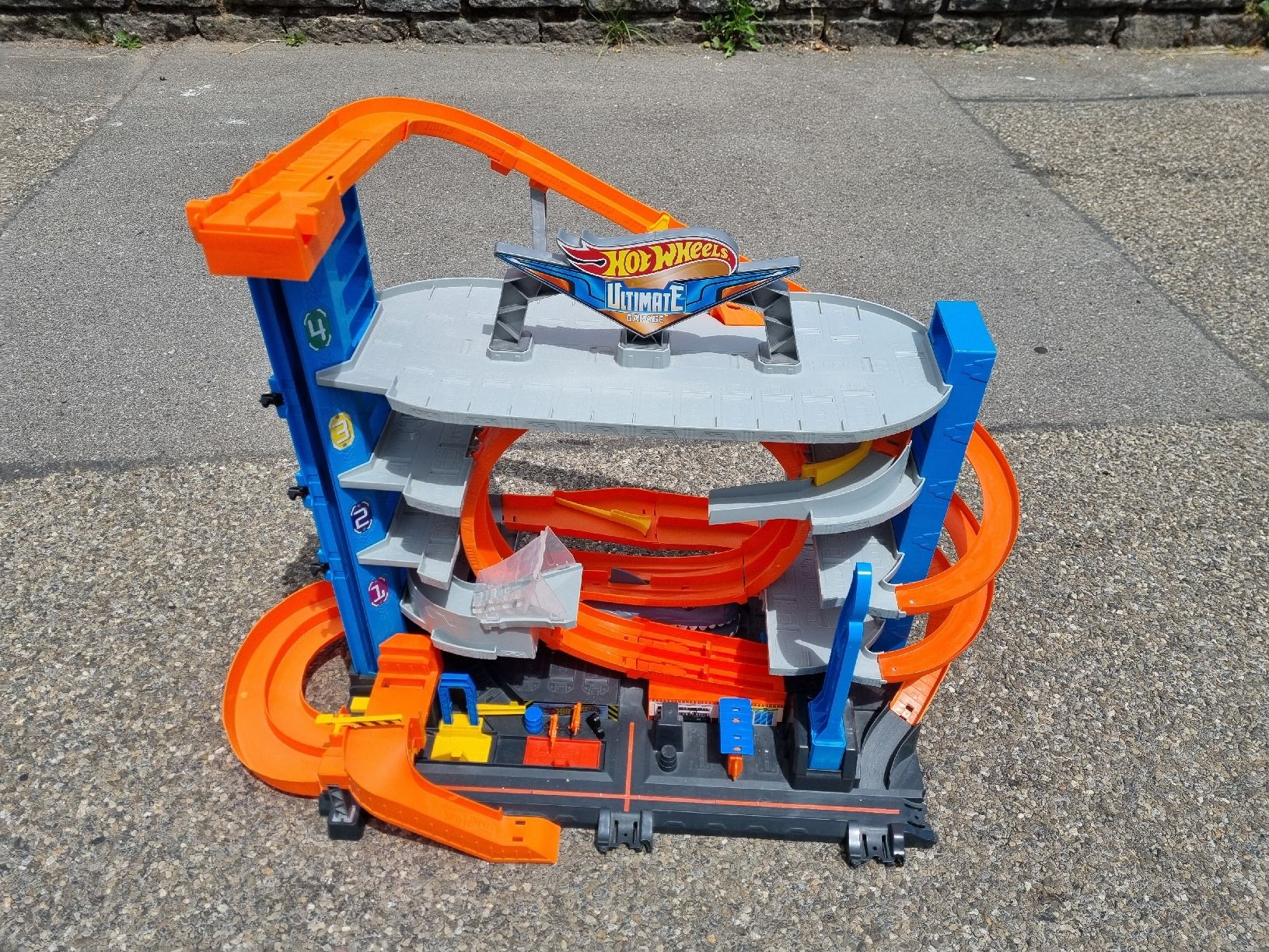 Hot Wheels Giocattoli: Hot Wheels Ultimate Garage – Usato da Liebefeld venduto da Nobody7