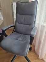 Bürostuhl mit Rollen 