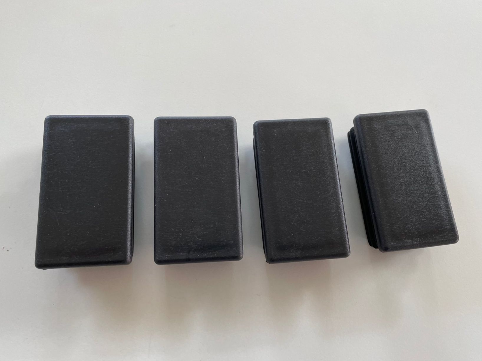 Eisenwaren: 4 x Lamellenstopfen 70 x 40mm Kunststoff – Neu und originalverpackt aus Schnaus von sueg01