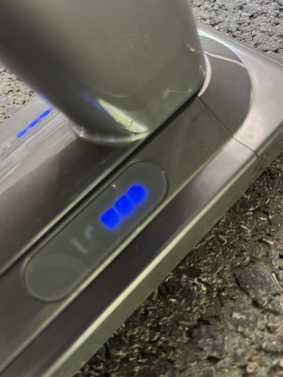 Dyson Aspirapolveri & Accessori: Dyson V10 – Difettoso da Cheseaux-sur-Lausanne venduto da emcy78 6