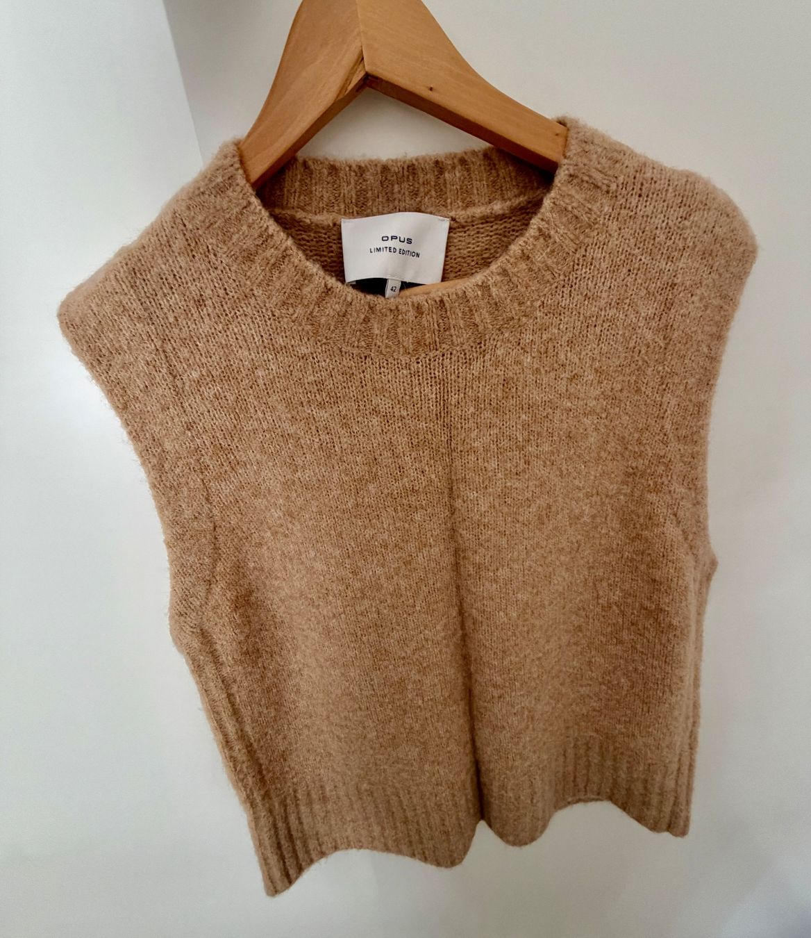 Opus Gilets: Pullover Weste von Opus – Neuf (Voir description) à Zürich par emm_9ydh