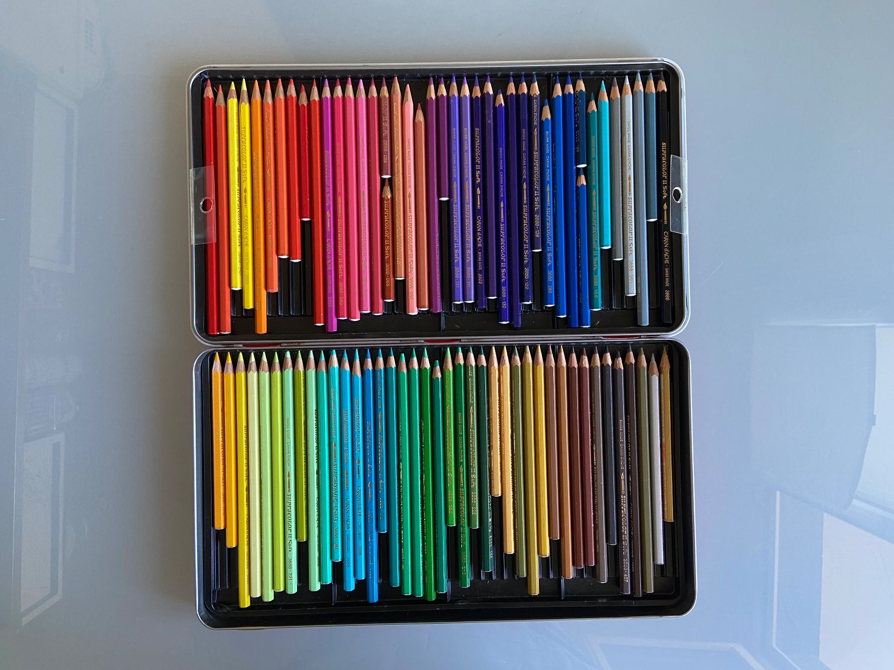 Caran D'Ache Crayons, crayons de couleur & craies: 1 boîte de crayons de couleurs - 80 – D'occasion à Lausanne par maintenant 2