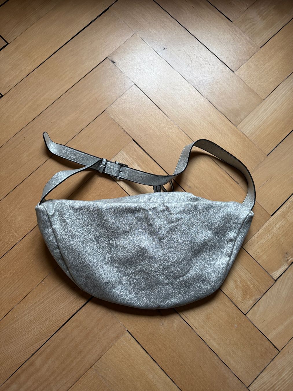 Taschen für Damen: Umhängetasche silbergrau – Gebraucht aus Zürich von Diazaio 1