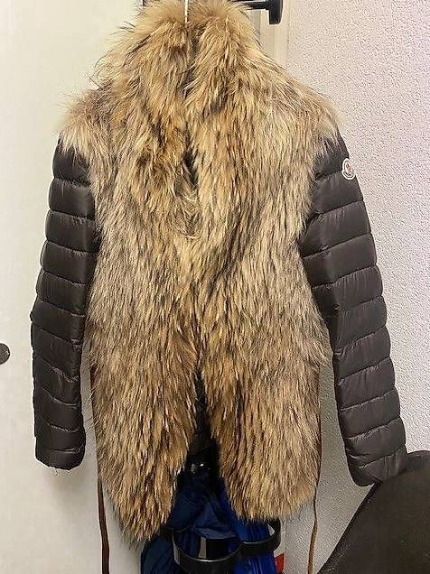 Jacken: Moncler Daunen Jacke mit Pelz – Gebraucht aus Biel/Bienne von djadobaba 3