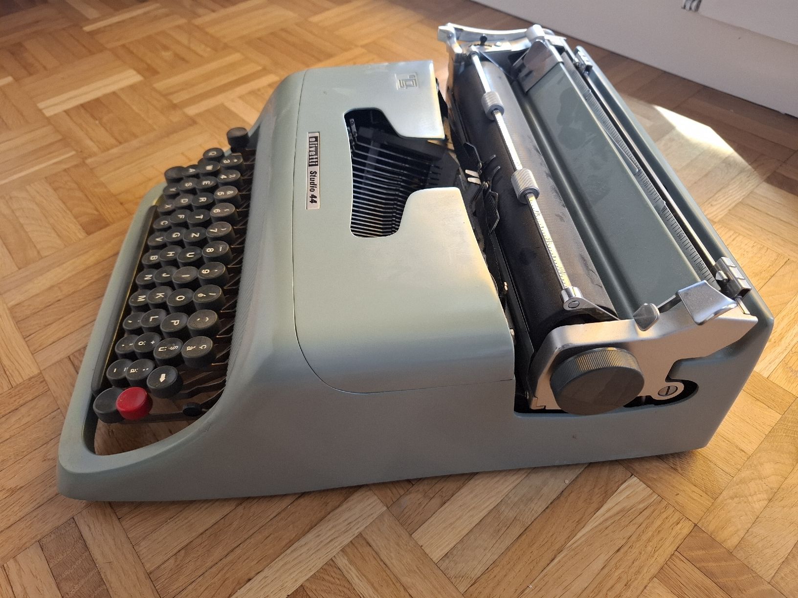 Olivetti Macchine da scrivere: Olivetti Studio 44  – Usato da Crémines venduto da Carambaaa 4