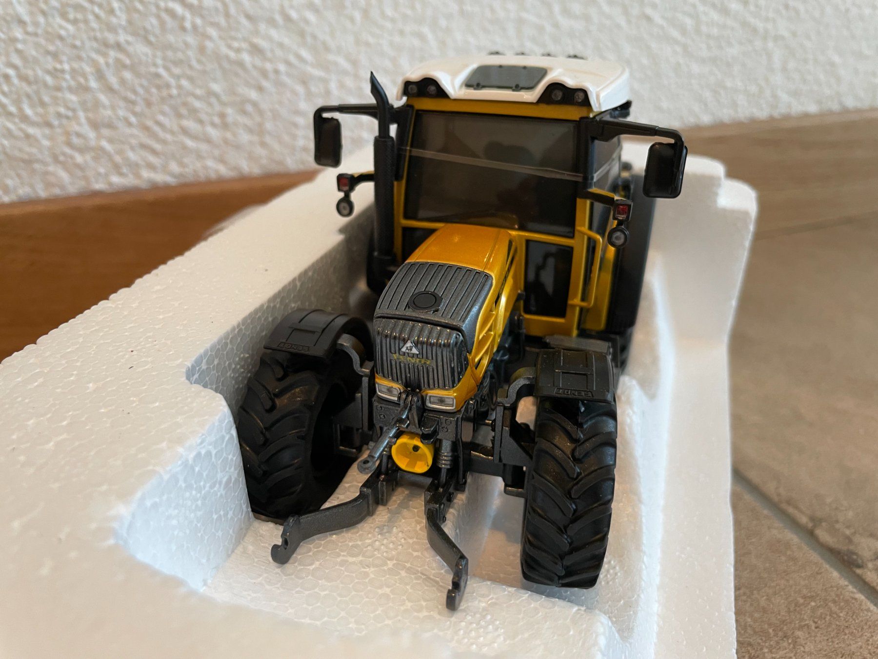 Fendt Trattori: Fendt 211 Vario – Nuovo e nell'imballaggio originale da Kreuzlingen venduto da Stefan1150 1