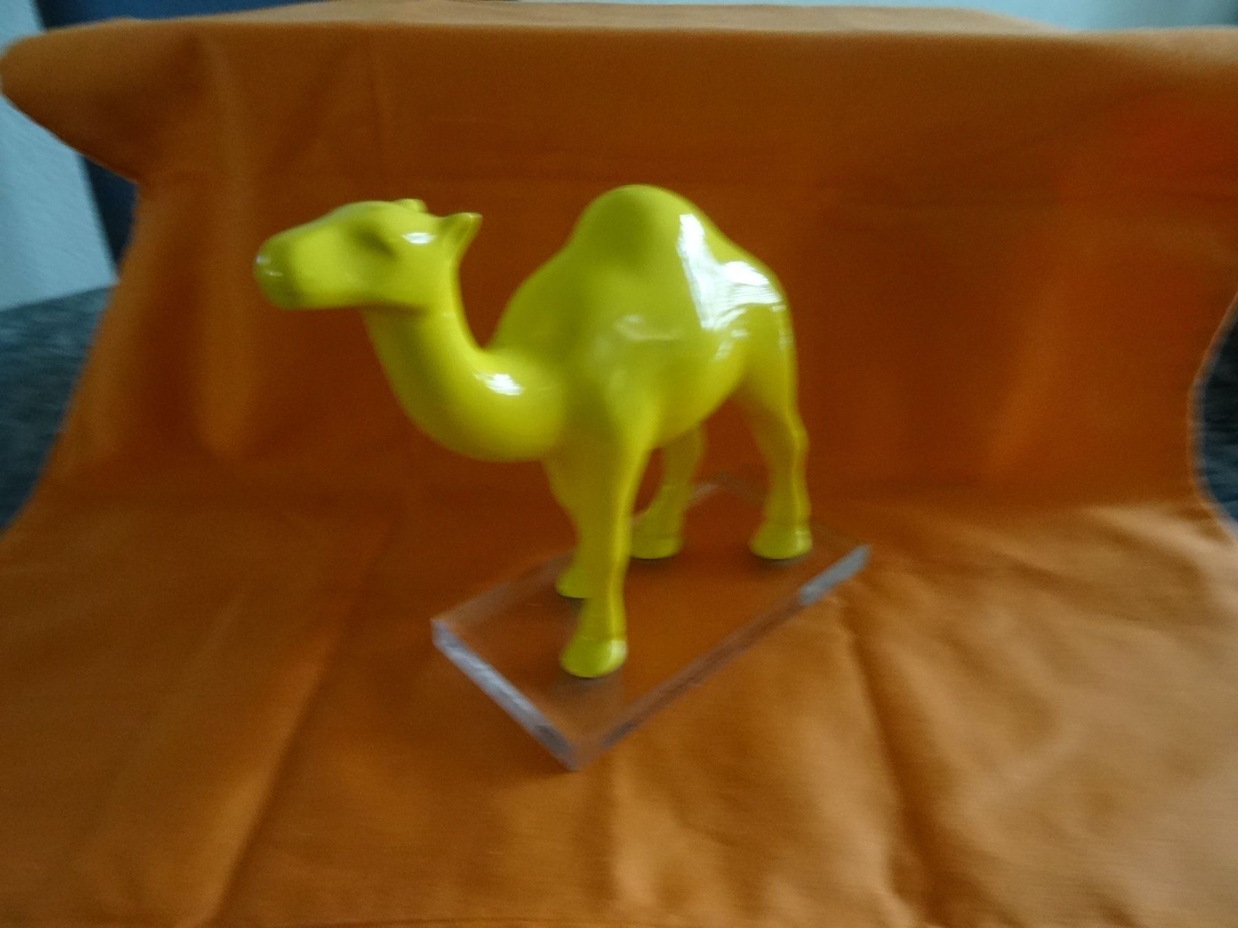 Statuette: CAMEL Icon auf Plexiglassockel Höhe 13 cm – Nuovo (secondo la descrizione) da Allenwinden venduto da Obalu 2