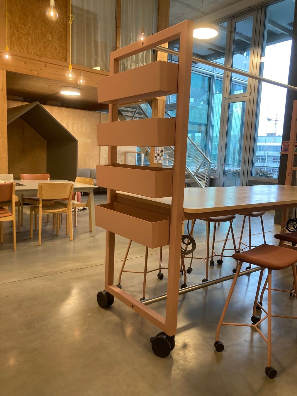 Set di tavolo e panche: Flexibler Workshop-, Konferenz- und Arbeitstisch – Usato da Zürich venduto da kita_yara 1