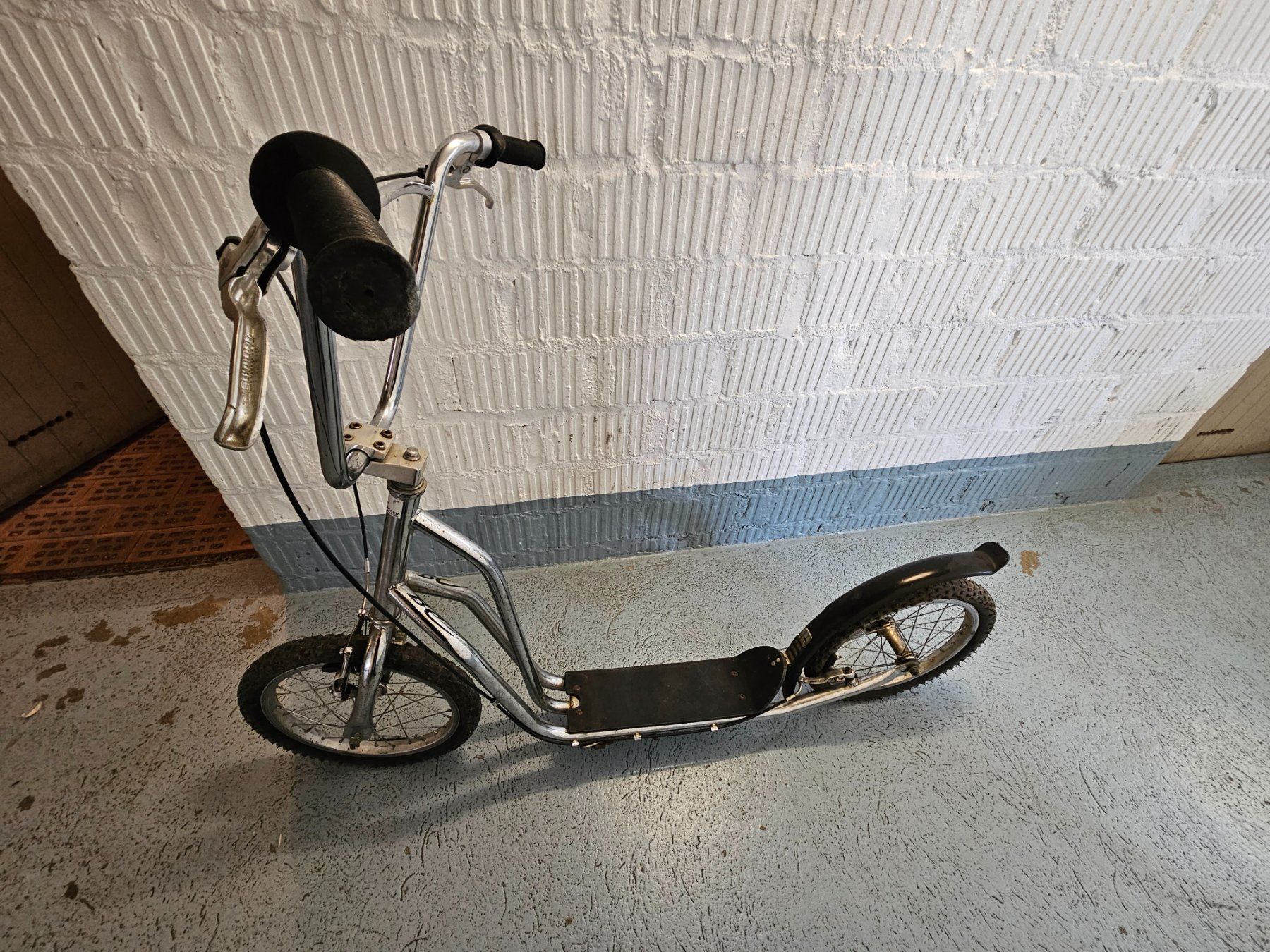 Kickboard: Trottinett mit Bremsen – Gebraucht aus Hombrechtikon von 31071996 1