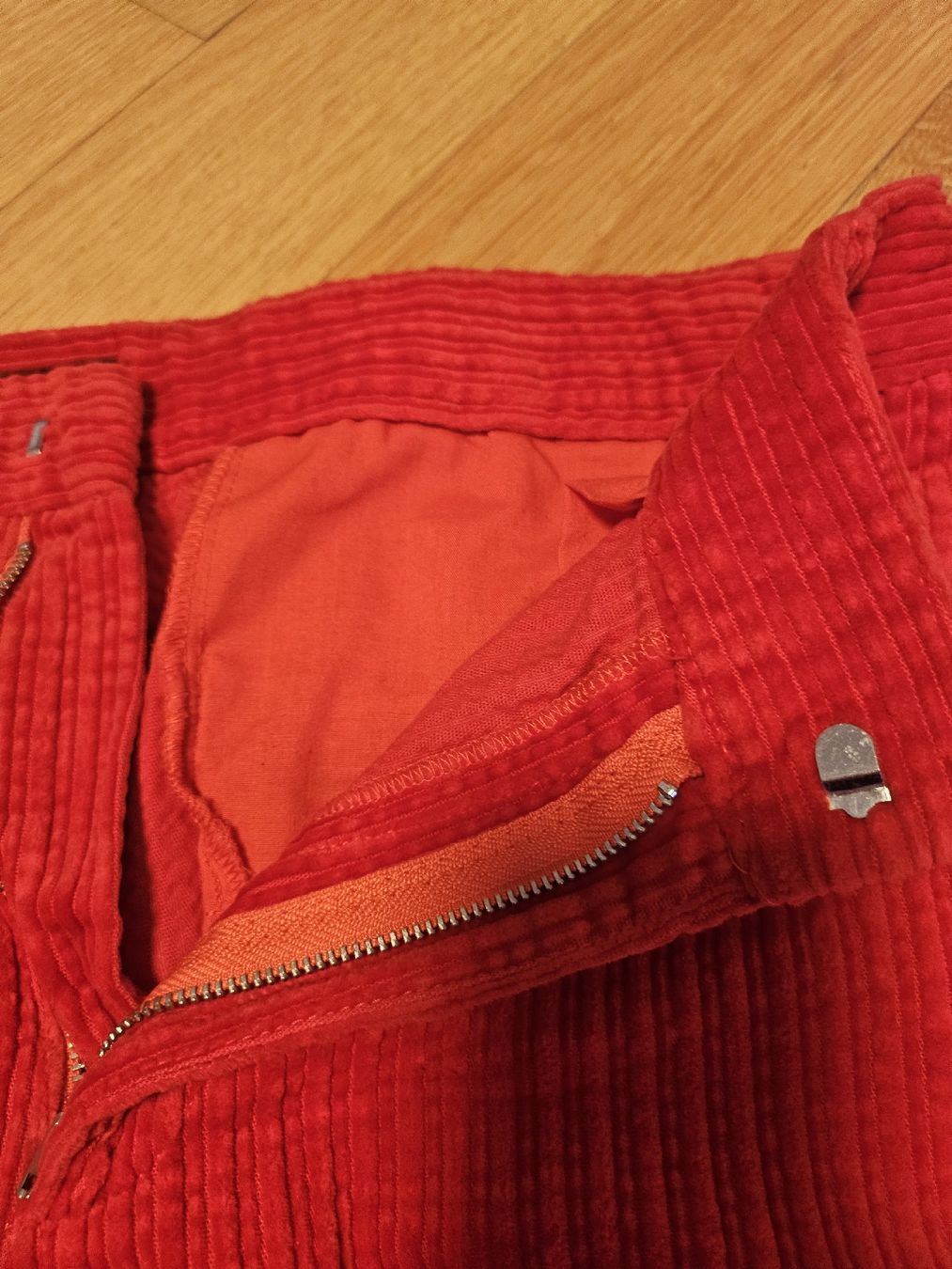 Zara Pantaloni: Zara corduroy trousers red S – Usato da Männedorf venduto da eli_y5vn 3