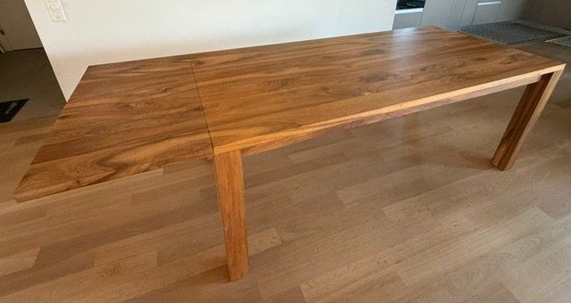Tavoli: Esstisch Nussbaum Massiv – Usato da Zürich venduto da KatZH 1