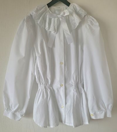 Romantische Bluse mit Spitze
