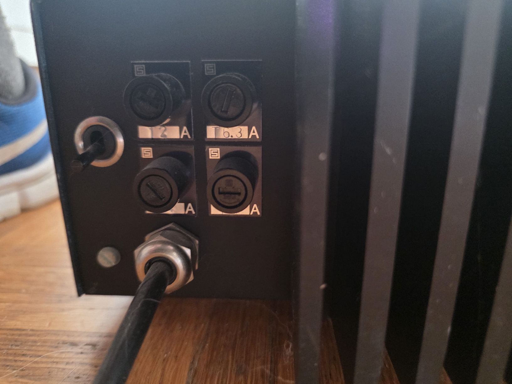 Messen: Labornetzteil 0-30V 5A mit Amperemeter Voltmeter – Gebraucht aus Grosswangen von Bitubo 5