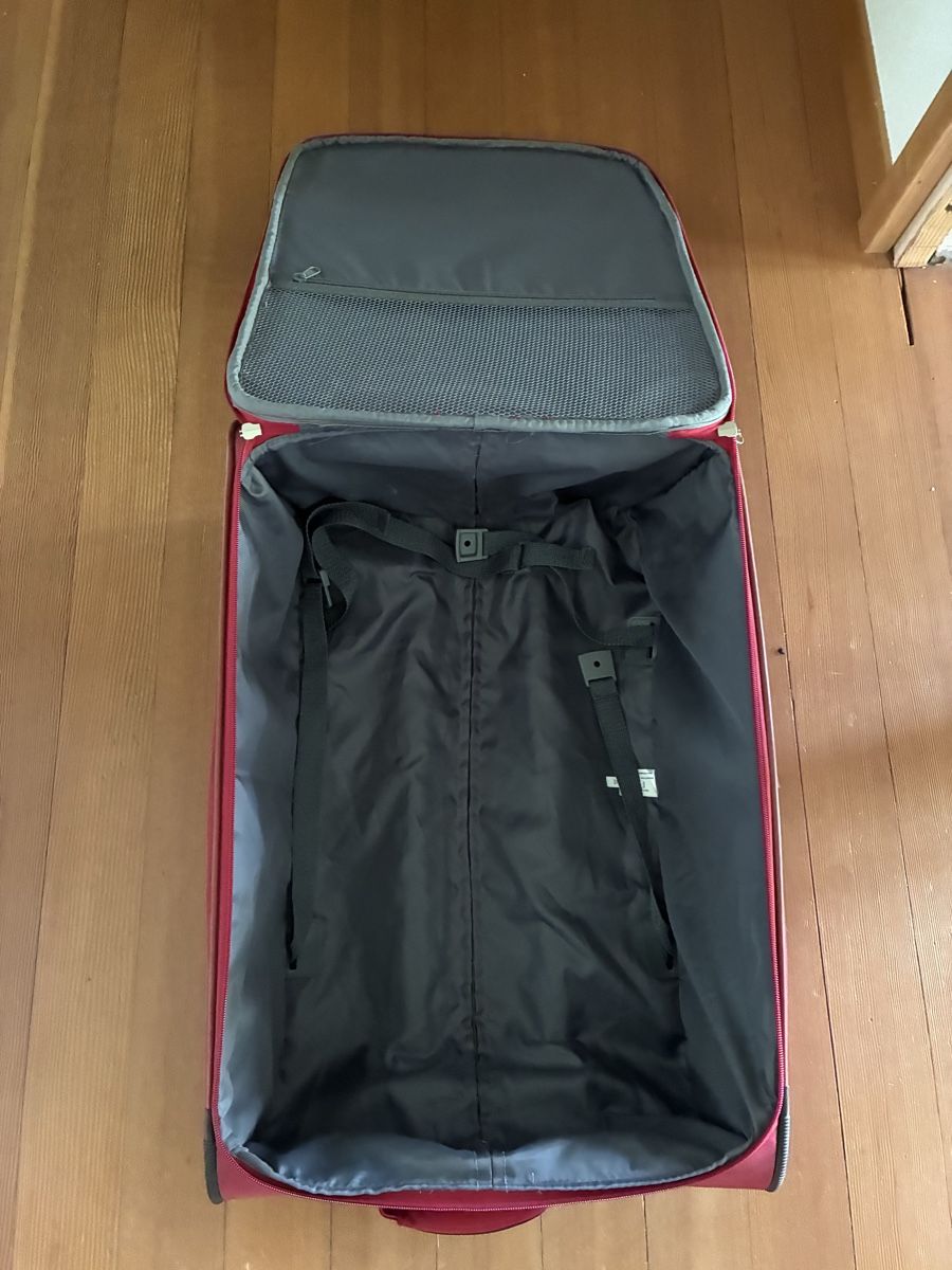 Reisekoffer: Rollkoffer rot ca. 60x25cm – Gebraucht aus Biberist von wacholder 3