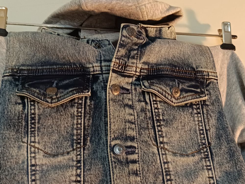 Jeansjacke mit Kapuze Gr 158 (nov106) (Gebraucht) in Künten für