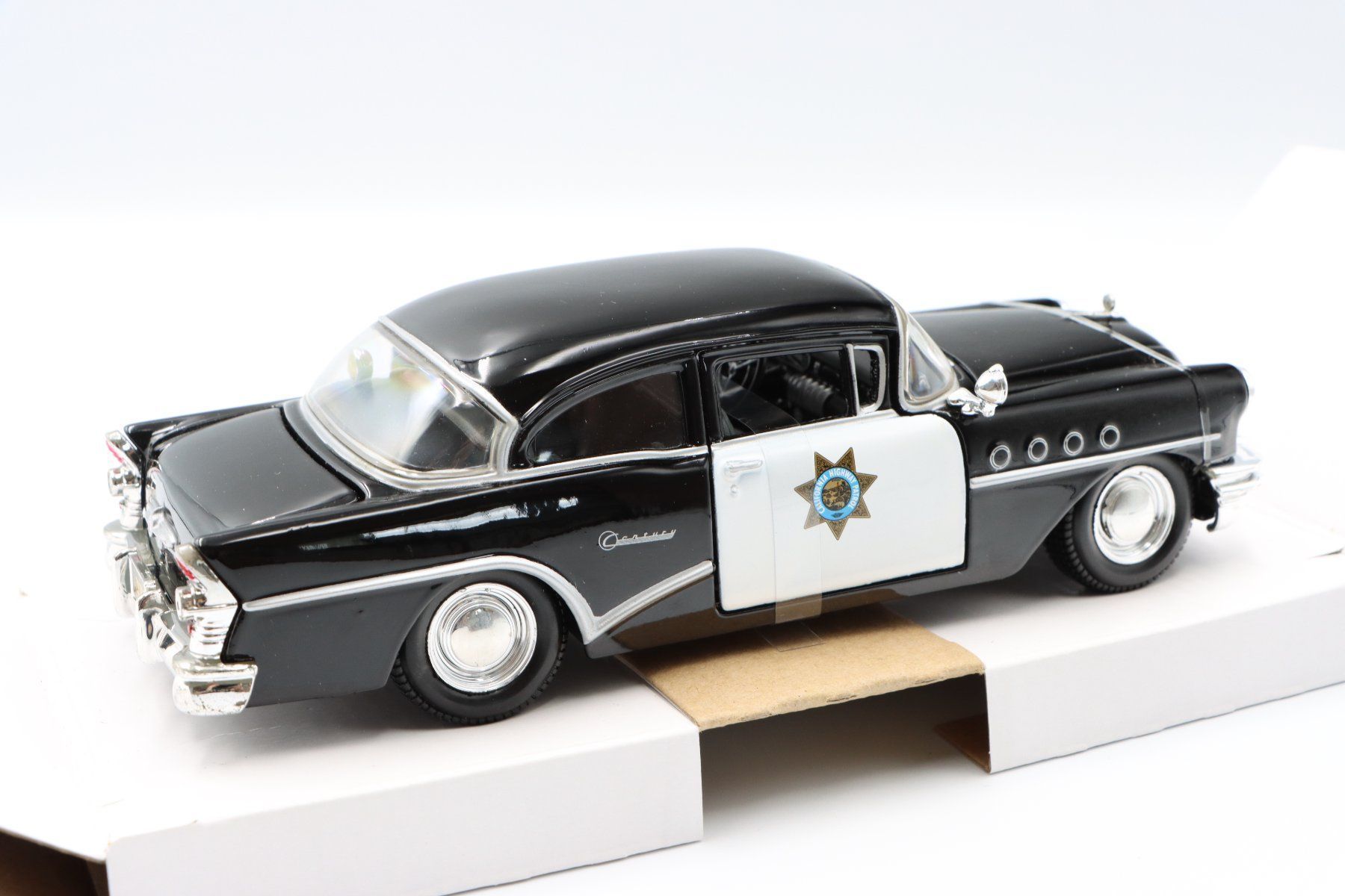 Modellautos: Buick Century 1955 1:26 Maisto – Neu und originalverpackt aus Bühl b.Aarberg von modelldiecast 6