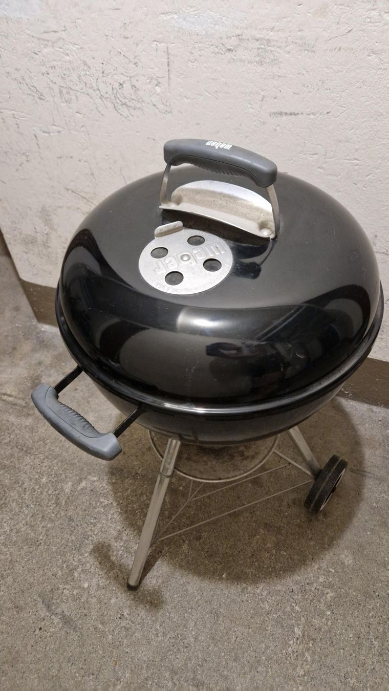 Weber Griglie: Weber Holzkohlegrill Ø47cm – Usato da Bern venduto da lea_f857 3