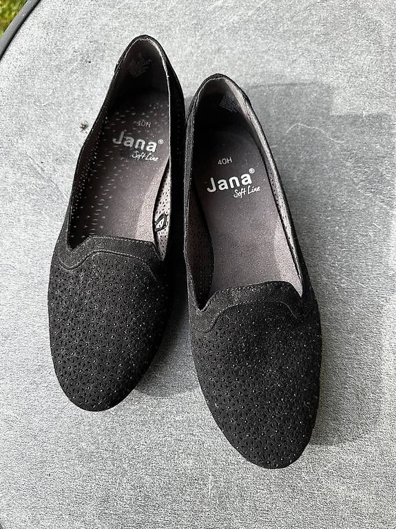 Scarpe da donna: Slipper schwarz, Gr. 40 – Usato da Thalwil venduto da and_fdf5