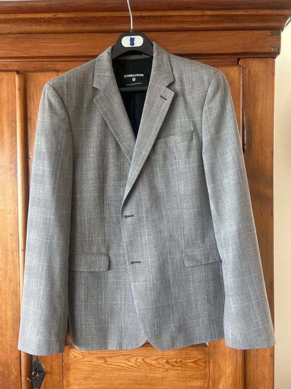 Strellson Jacken: Veste Strellson carreaux gris taille 52 slim fit – Gebraucht aus St-Aubin-Sauges von vildfr