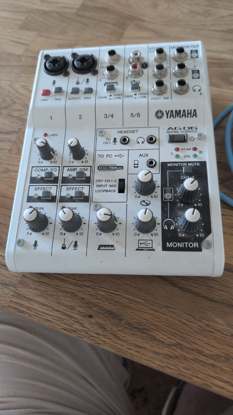 Yamaha Platines de mixage: Console YAMAHA AG06 avec casque Beyerdynamic DT 797 – D'occasion à Murten par antomtp 3