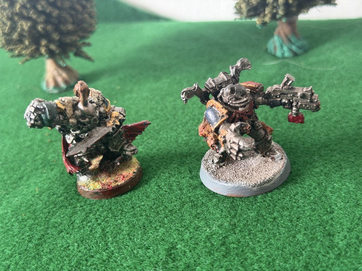 Kit di modellismo & Modellini statici: Warhammer 40K - 2 miniature Chaos Space Marines dipinte! – Nuovo (secondo la descrizione) da S. Pietro venduto da nap_9xjt 3
