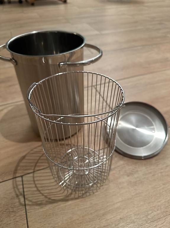 Pentole: Spargeltopf Edelstahl mit Siebeinsatz und Deckel – Usato da Zürich venduto da cocoapriest