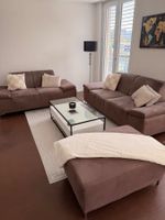 Hochwertige Sofagruppe 3+2 mit Hocker – wie neu