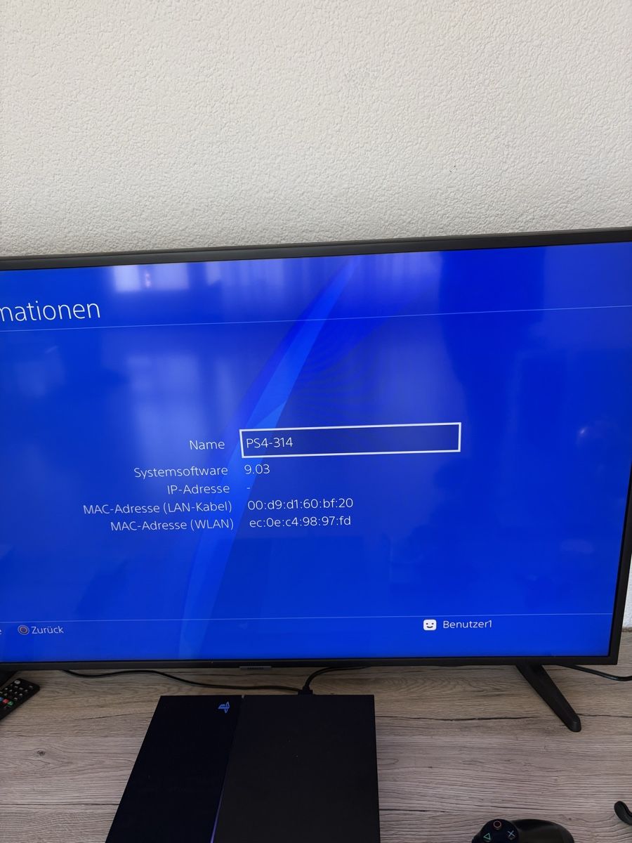 Sony Konsolen: PS4 - Systemsoftware-Version 9.03 - 500 GB - 2 Controllers  – Gebraucht aus Burgdorf von iur_6898 6