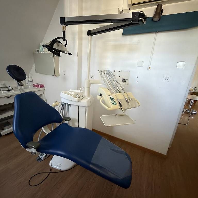 Appareils médicaux: Zahnarztbehandlungsstuhl – D'occasion à Bern par sig_8fzr 1