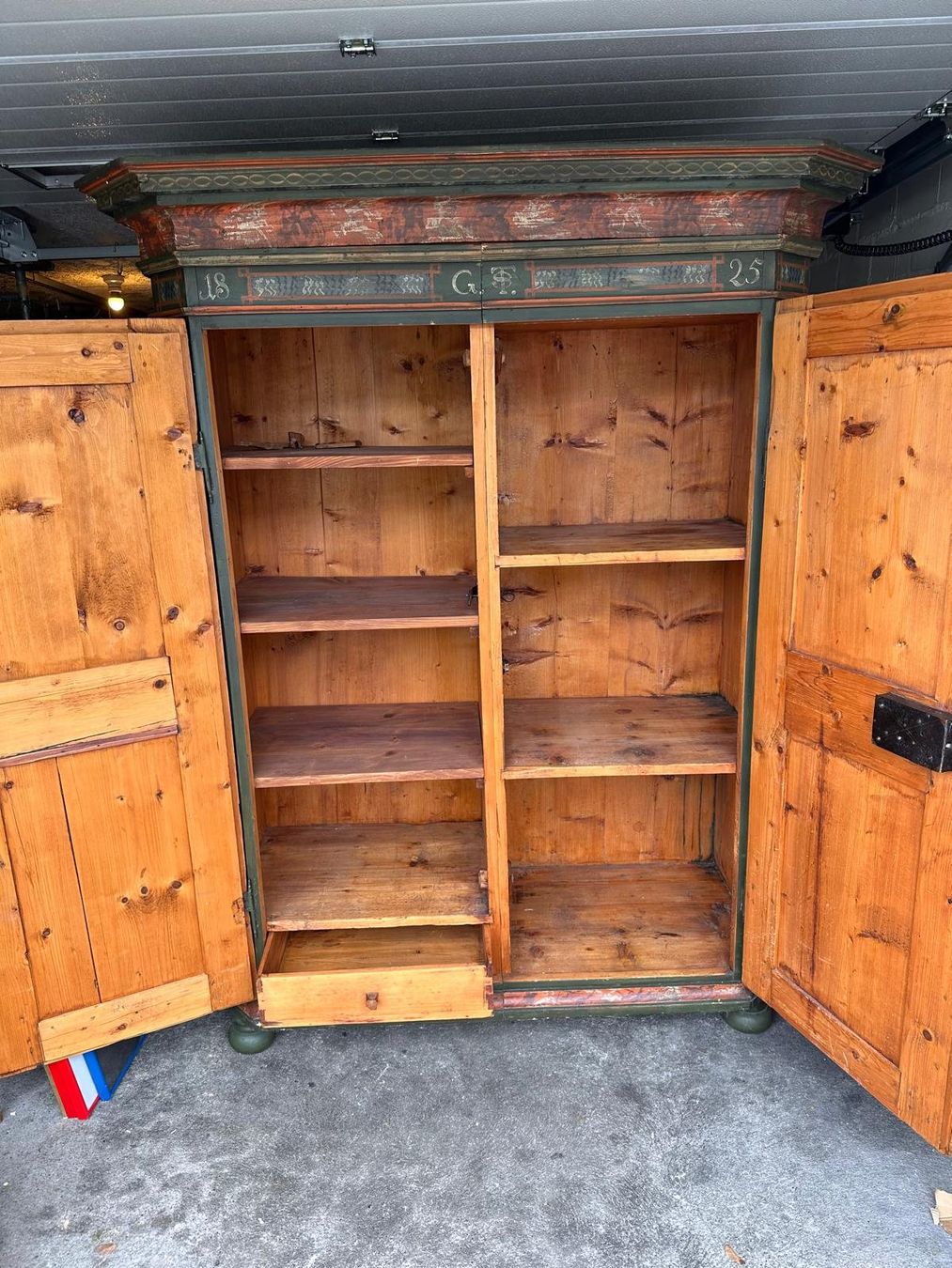 Schränke: Holzschrank bemalt von 1825 – Gebraucht aus Kriens von treefrog77 2