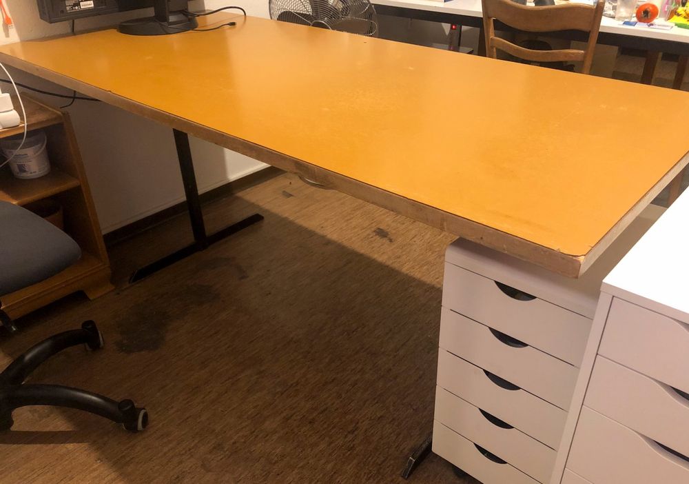 Scrivanie: Schreibtisch 180x80cm – Usato da Winterthur venduto da Ael_