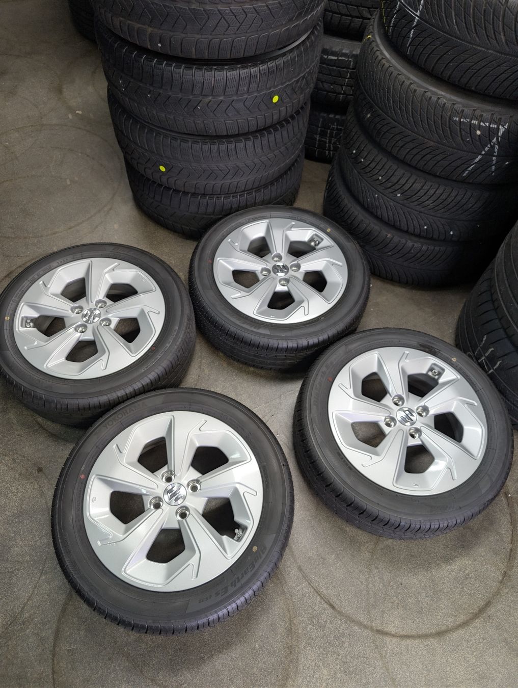 Felgen: Suzuki Felgen  – Neu und originalverpackt aus Dürrenäsch von Pneu-Idris