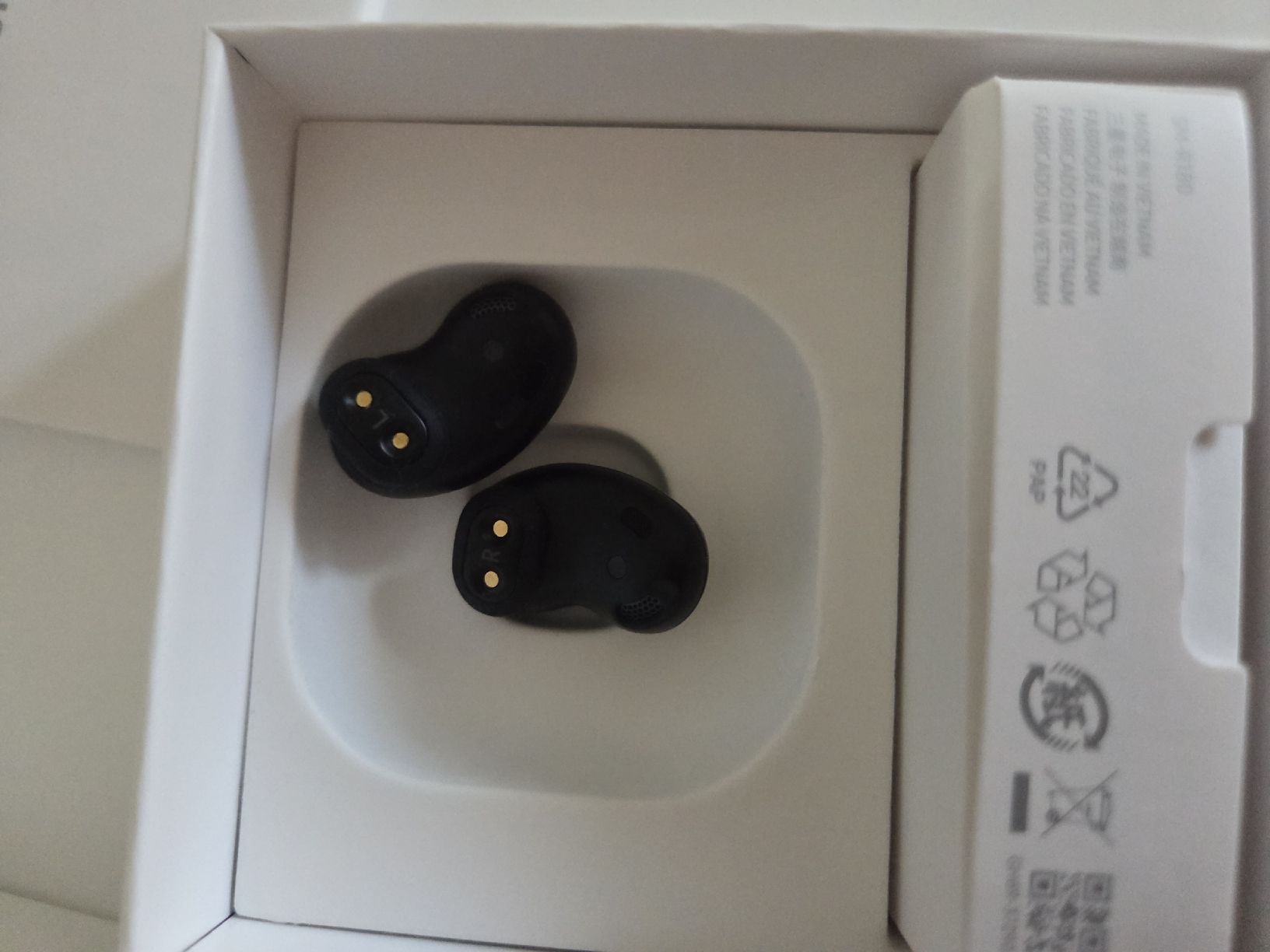 Samsung Cuffie: Samsung Buds Live – Usato da Hochdorf venduto da lor_27 2