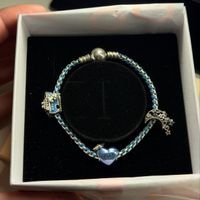 Pandora blaues Kordelarmband mit 3 Charms (NEU)